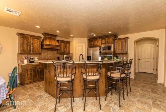Building Photo - Six-Bedroom Home Includes Casita and RV Parking