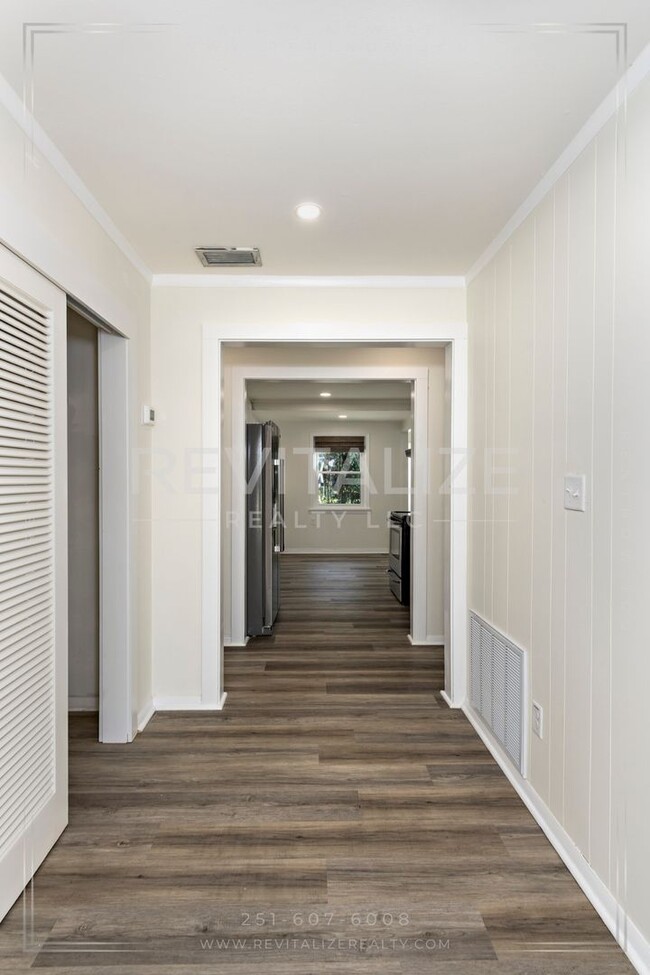 Building Photo - Perfect 3 Bd / 2 Ba Olde Towne Daphne Home!