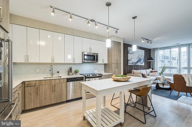 Building Photo - 145 Riverhaven Dr