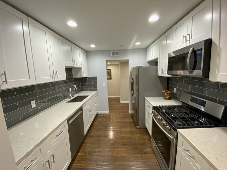 Kitchen - 7505 Hampton Ave