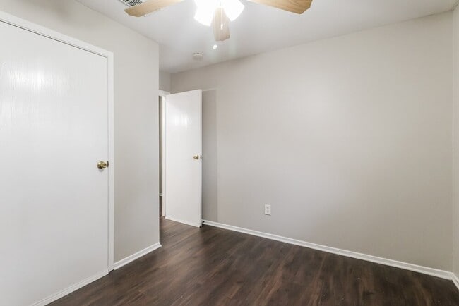 Building Photo - 2703 Wood River Rd