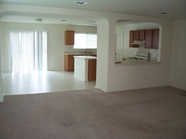 Building Photo - 3 Bedroom Home in a Great Neighborhood