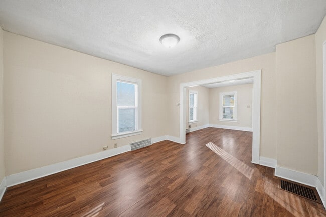 Building Photo - 410 D St