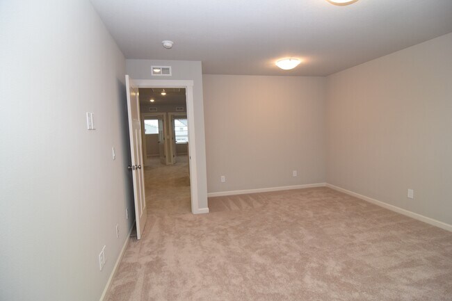 Building Photo - 8408 SE Quincy St