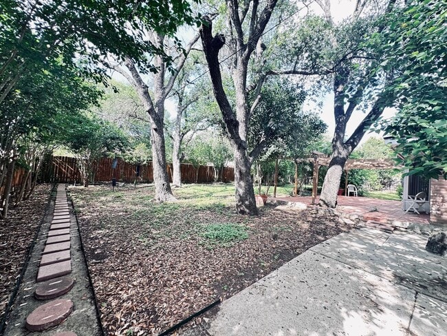 Building Photo - 425 Zephyr Dr