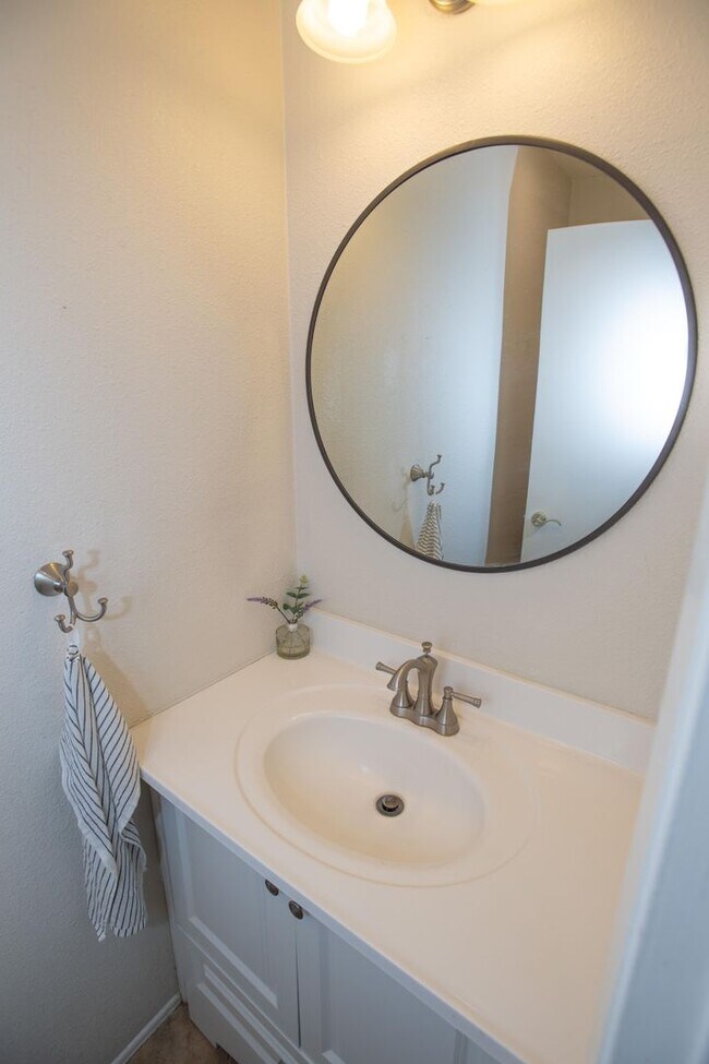 Building Photo - Great Townhome located in the 4S ranch next to Westwood elementary