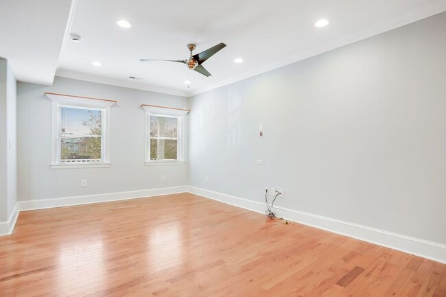 Building Photo - Amazing Anacostia 3 Bedroom with Parking I...