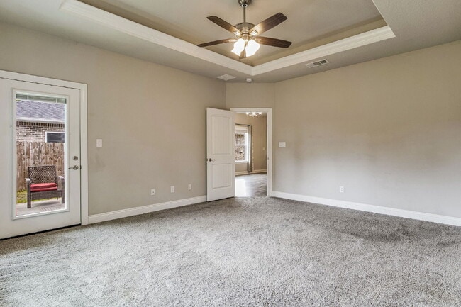 Building Photo - This beautifully maintained 3-bedroom, 2-bathroom residence offers the perfect blend of comfort, ...