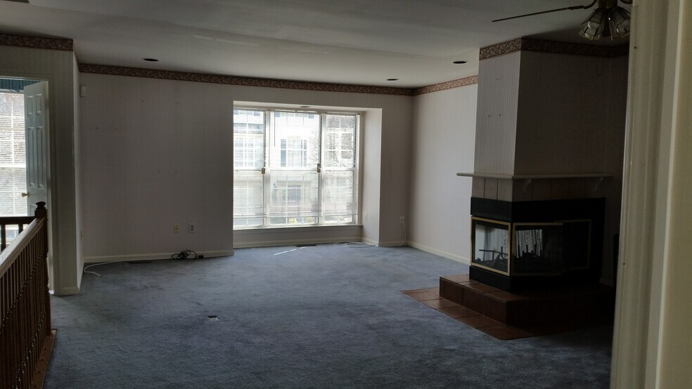 Living Room - 8628 Indian Springs Rd