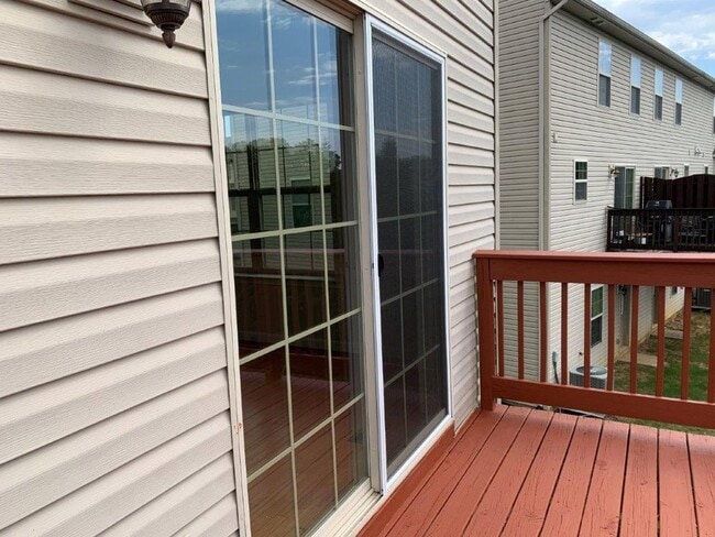 Building Photo - 6443 Creekbend Dr