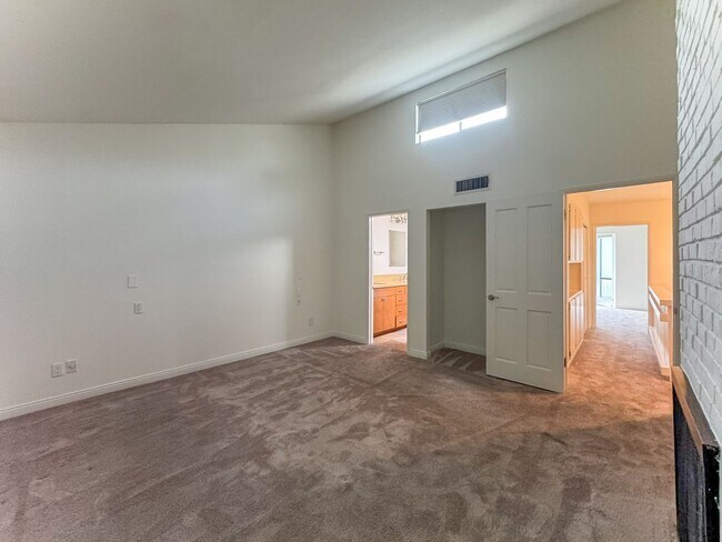 Building Photo - 880 Hilldale Ave