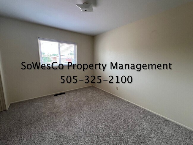Building Photo - Three Bedroom 2 Bath Home in Central Farmington