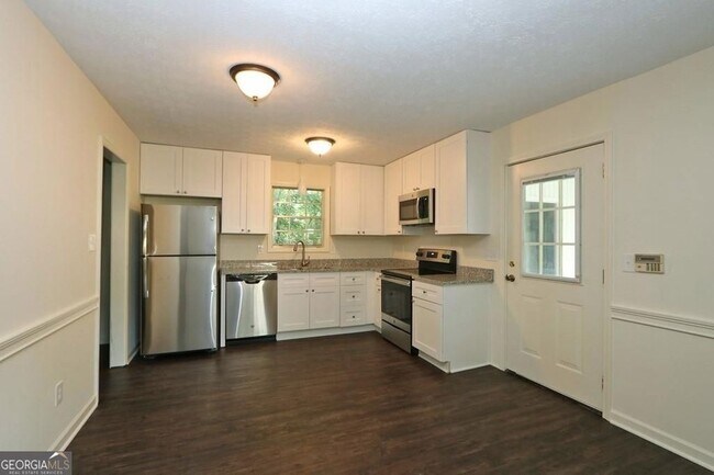 Building Photo - 4215 Fawn Ln SE