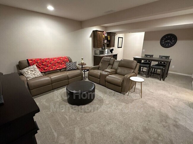 Building Photo - 2807 NE Sonora Valley Dr