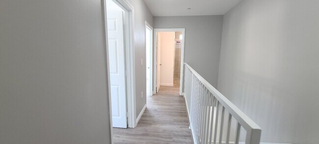 Building Photo - ROW (916)