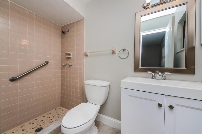 Building Photo - 5116 N Woodcrest Dr