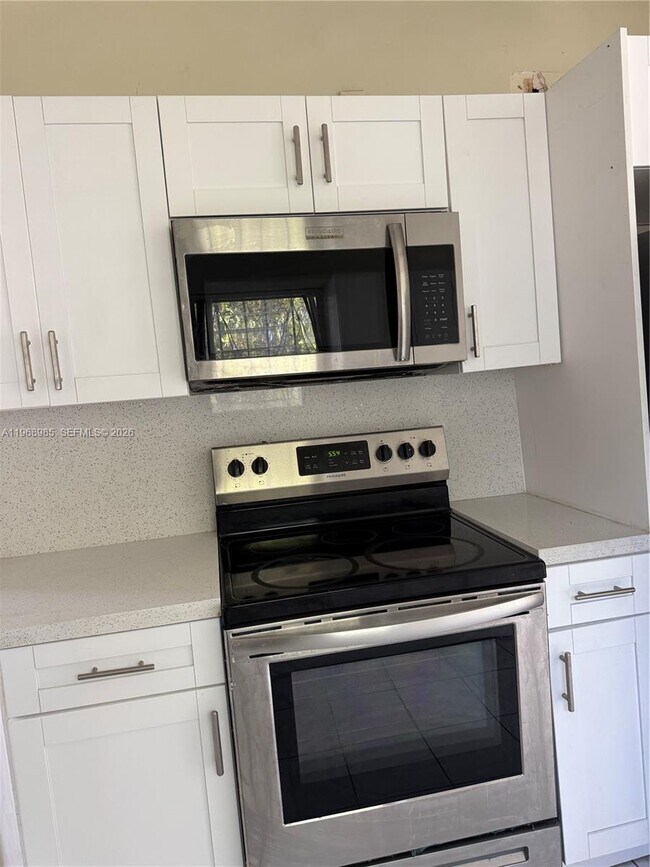 Building Photo - 480 NE 127th St