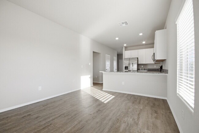 Building Photo - "Charming 3-Bedroom Retreat with 2 Baths in the Heart of New Braunfels!"