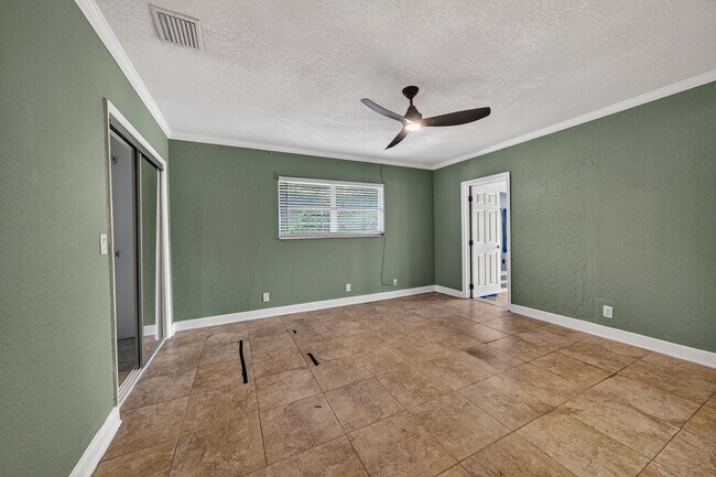 Building Photo - 2680 NE 24th St