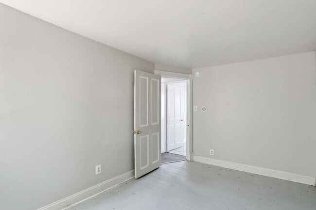 Building Photo - 13 N Maryland Ave