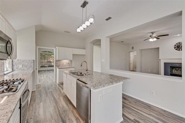 Building Photo - 5909 Meadowcrest Ln