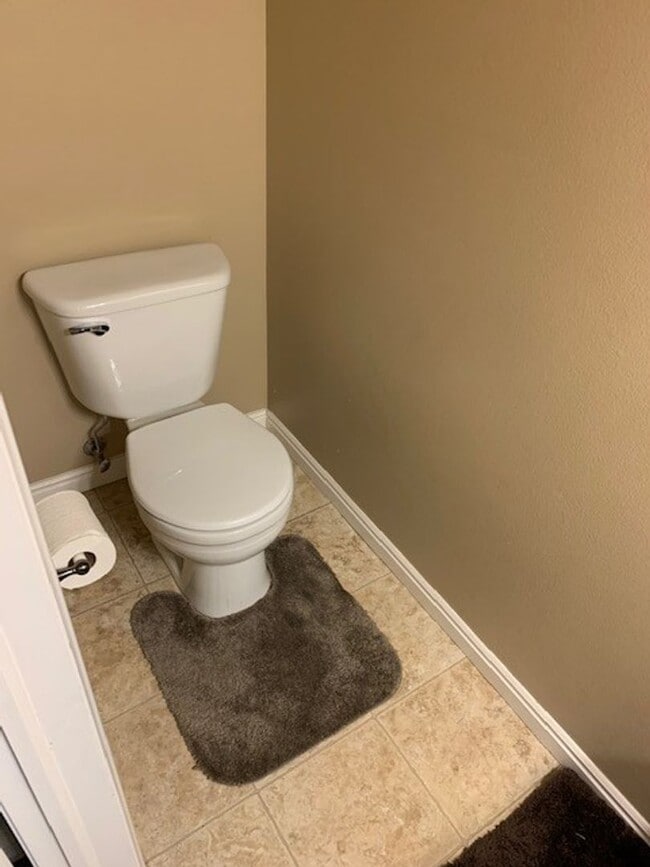 Building Photo - Room for Rent