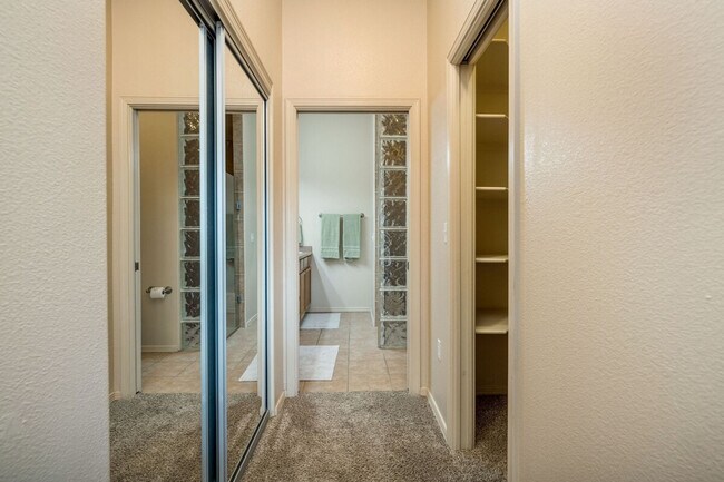 Building Photo - 2711 Sunrise Point Rd