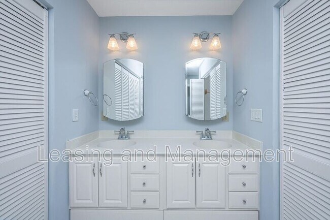 Building Photo - 242 Little Oak Island Dr