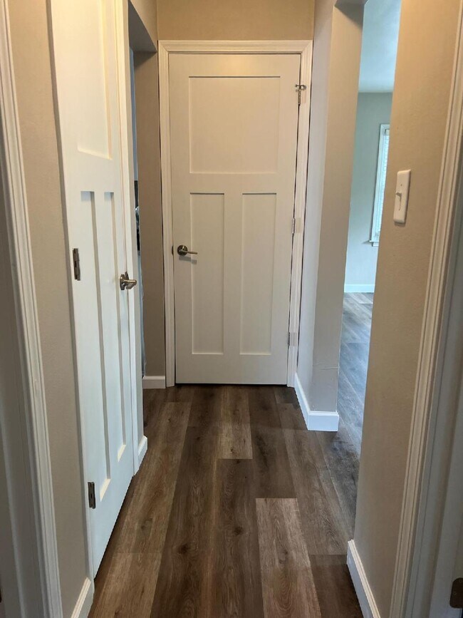 Building Photo - 332 11th St