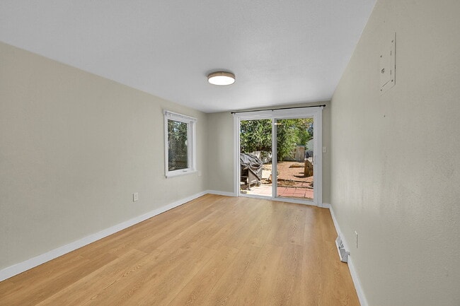 Building Photo - $2,295.00 - 3 Bedrooms, 1 Bathroom, Single...
