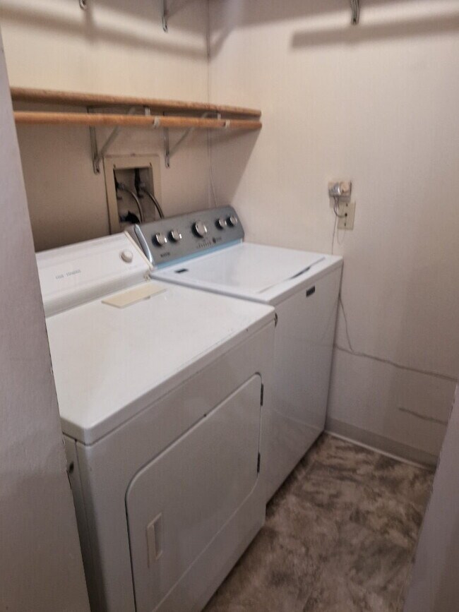 Building Photo - Charming 2BR/2BA Condo Near Lowry - AVAIL NOW!