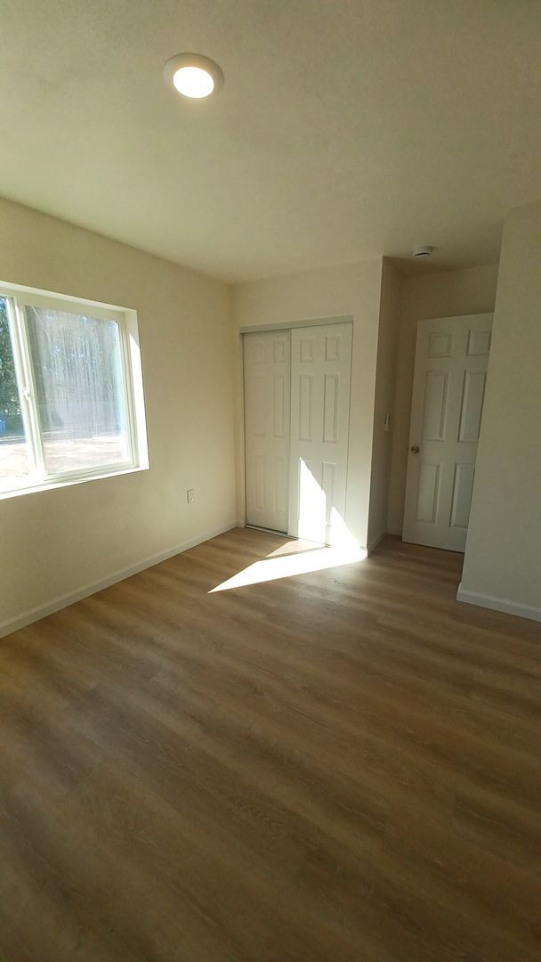 Building Photo - Modern 2 Bed/1 Bath Home, All Utilities In...