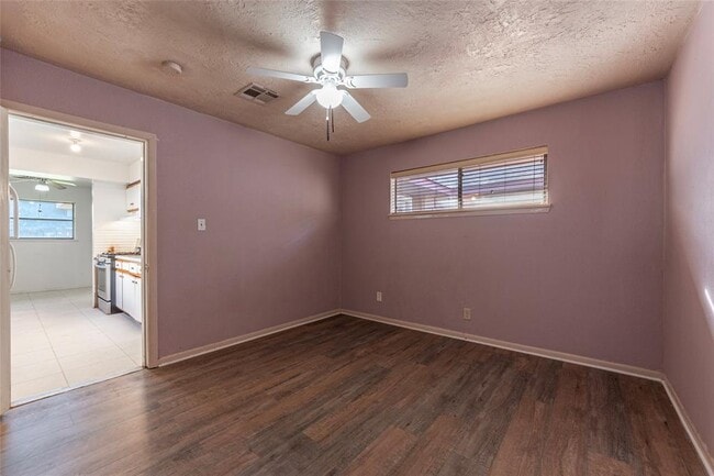 Building Photo - 2720 Blueberry Ln