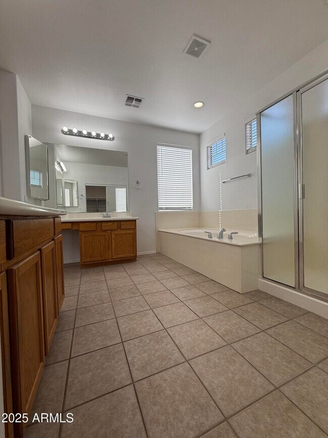 Building Photo - 6813 S 55th Ln