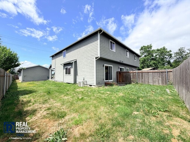 Building Photo - Downtown Puyallup Townhomes