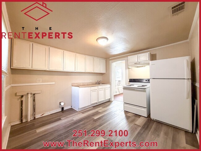 Building Photo - 156 Hemley Ave