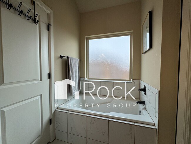 Building Photo - Beautiful 3 Bedroom Home with Study in Westmoore Area of OKC *HALF OFF 1st Month's Rent*