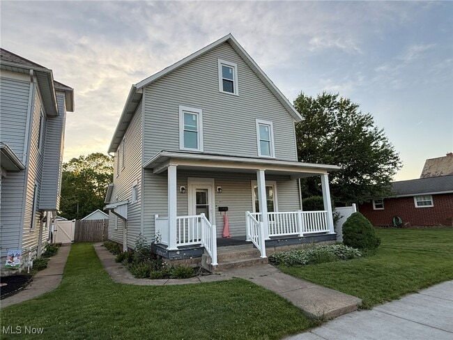 Primary Photo - 460 2nd St NW