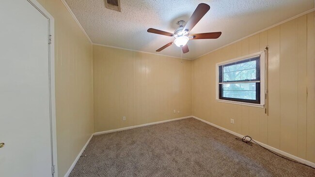 Building Photo - 511 Fir Ave