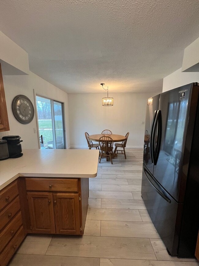 Building Photo - 3-bedroom, 1.5 bathroom, fully furnished home