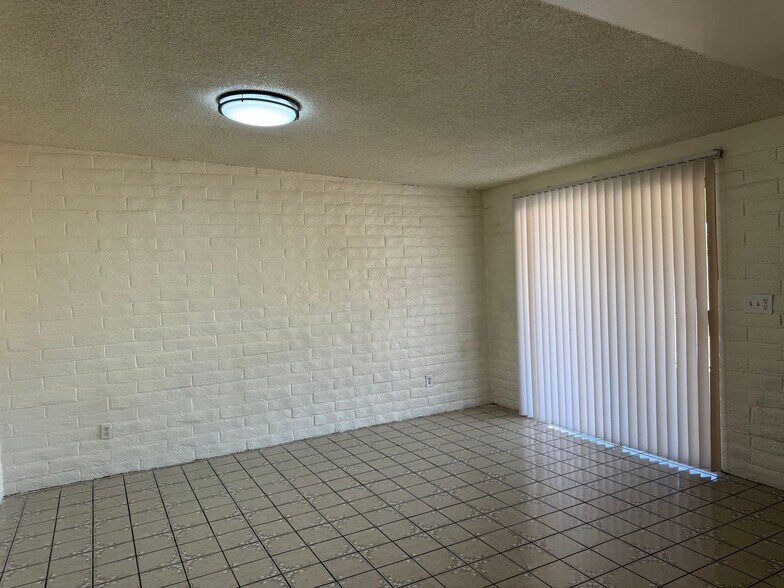 Building Photo - 4541 E San Francisco Blvd