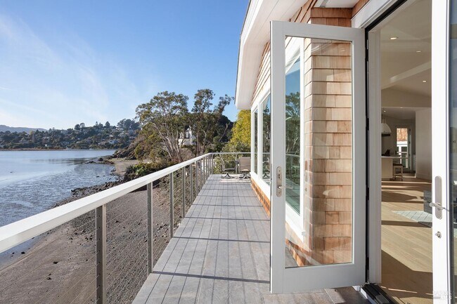 Building Photo - 386 Greenwood Beach Rd