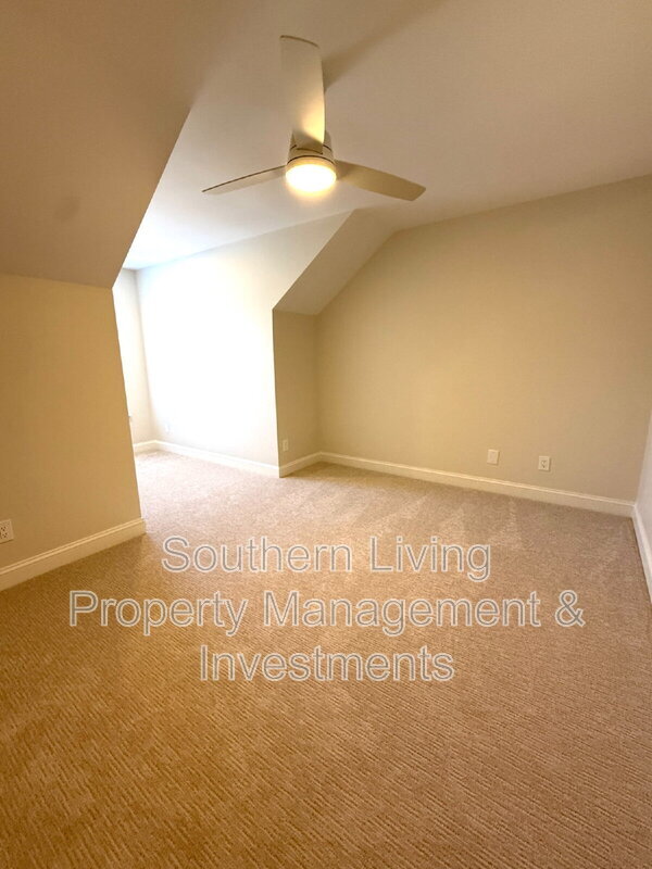 Building Photo - 8811 Roseton Ln