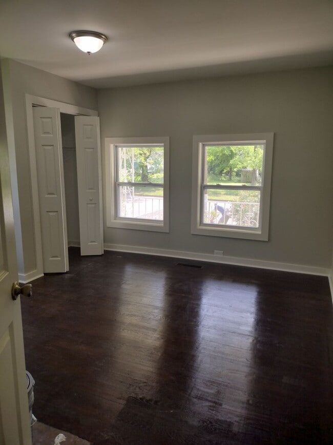 Building Photo - 2 Bedroom House