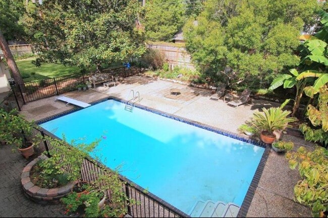 Building Photo - 11910 Steppingstone Ln