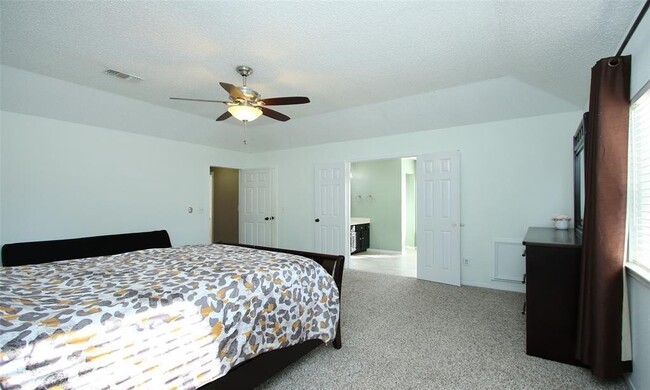 Building Photo - 11303 Golden Ray Dr