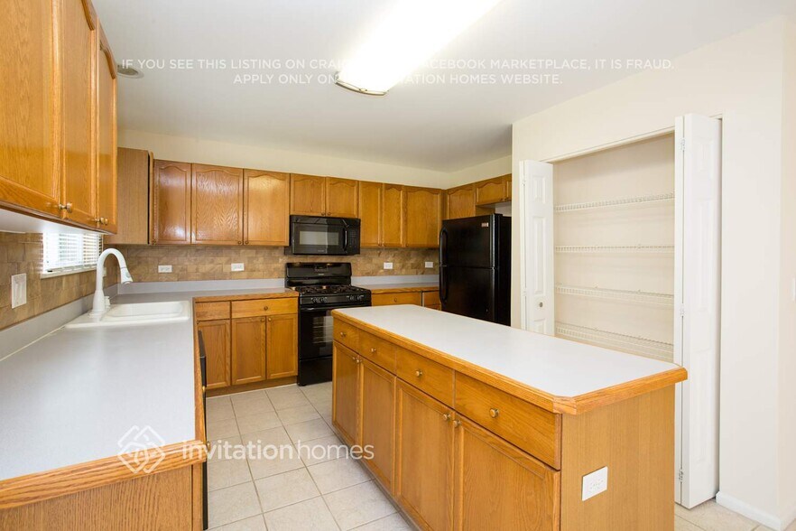 Building Photo - 2970 Hillsboro Ln
