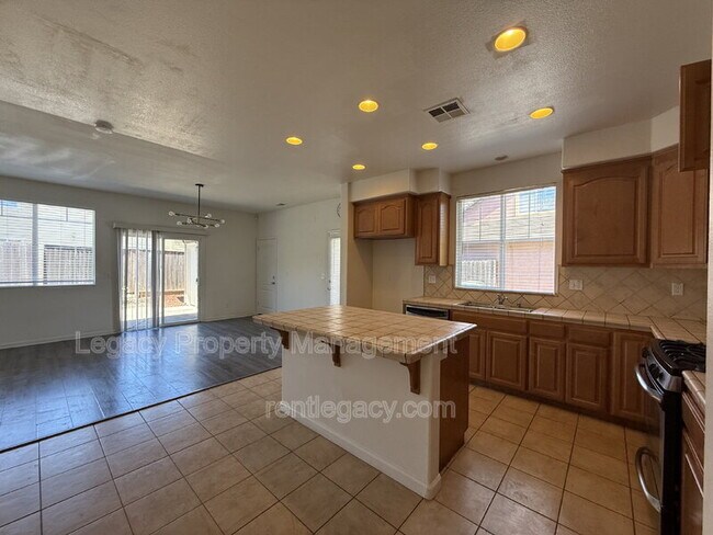 Building Photo - 1552 Bailey Dr