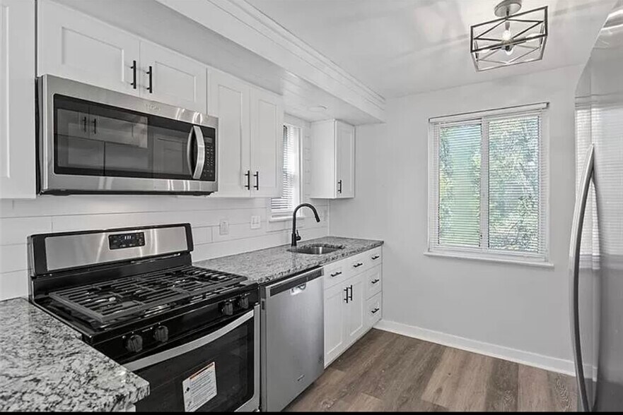 Building Photo - 118 Macfarlane Dr