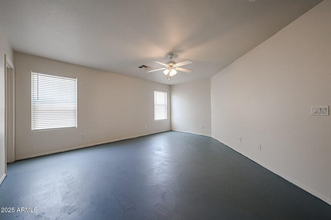 Building Photo - 5919 W Trumbull Rd
